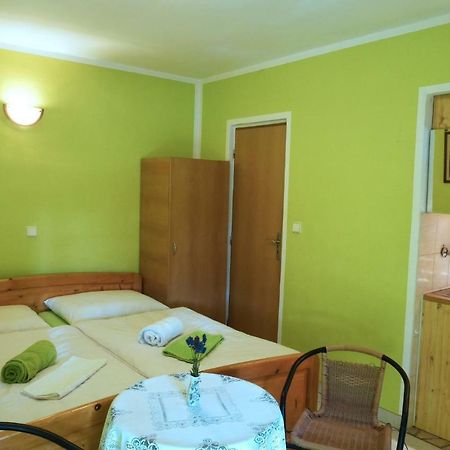 Apartman Pri Zamocku Bešeňová Eksteriør billede
