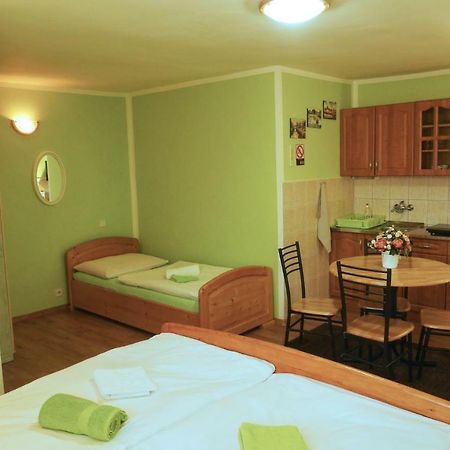 Apartman Pri Zamocku Bešeňová Eksteriør billede