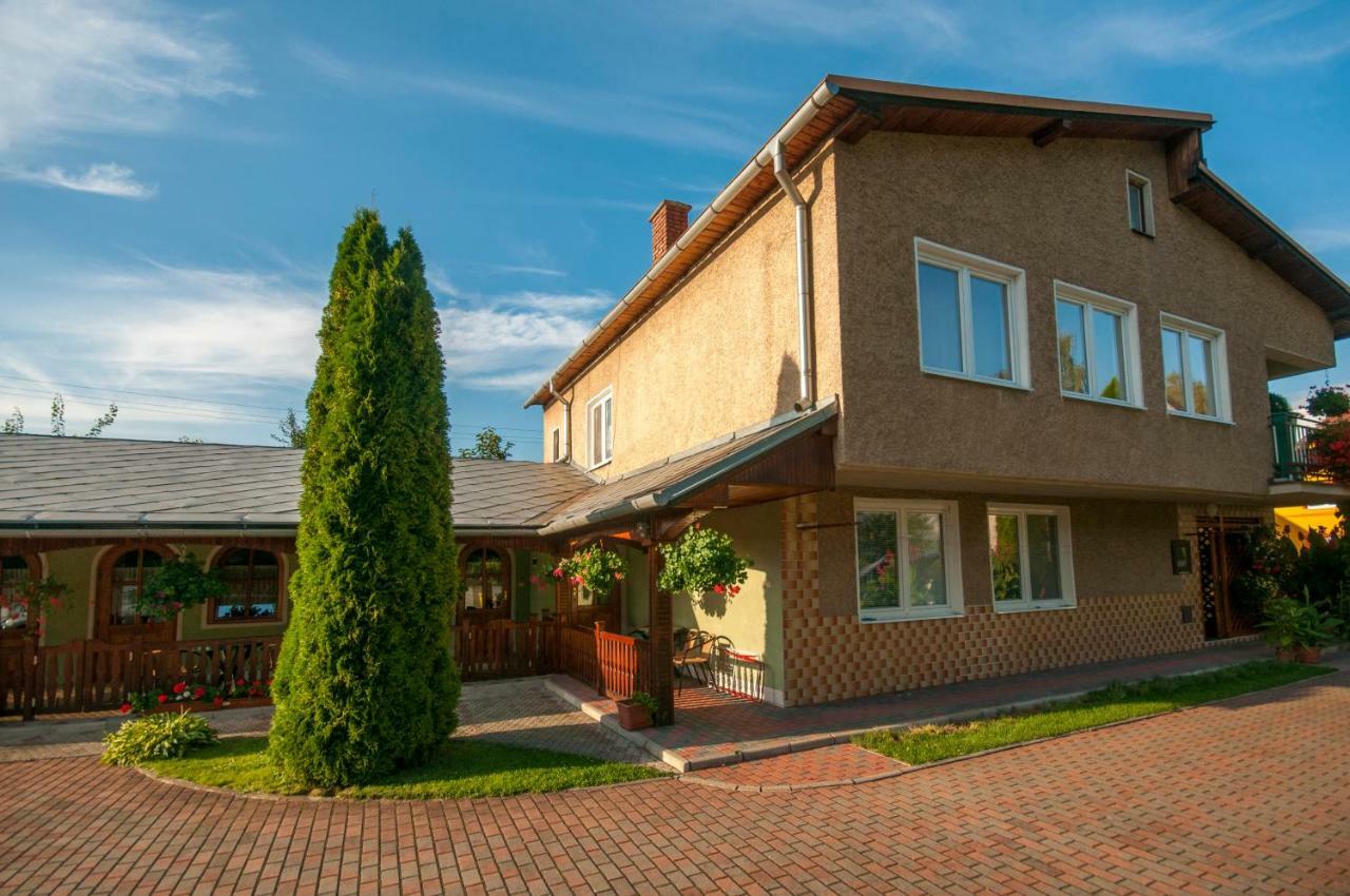 Apartman Pri Zamocku Bešeňová Eksteriør billede
