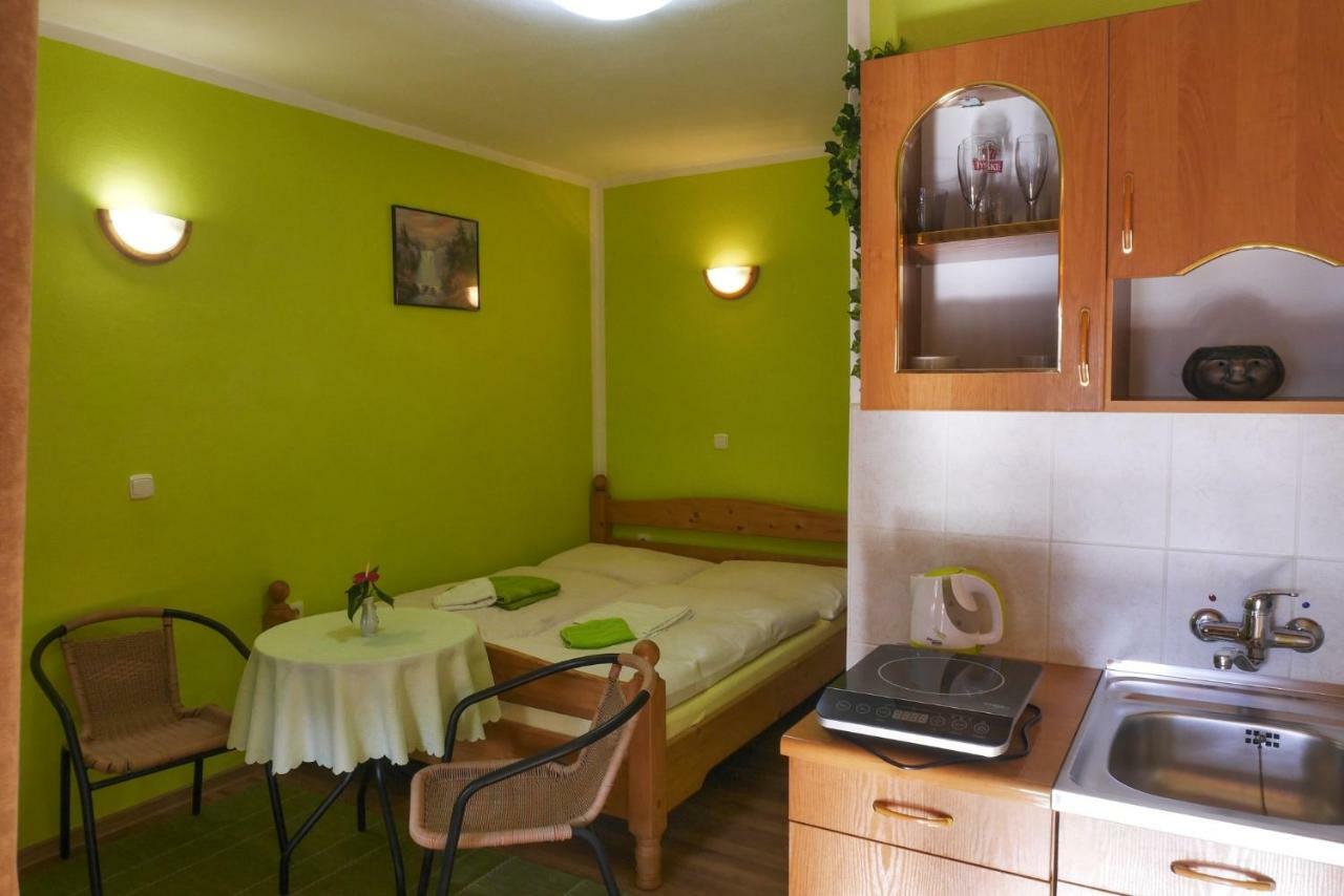 Apartman Pri Zamocku Bešeňová Eksteriør billede