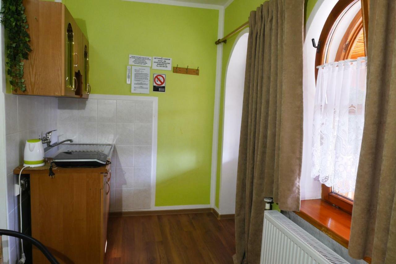 Apartman Pri Zamocku Bešeňová Eksteriør billede