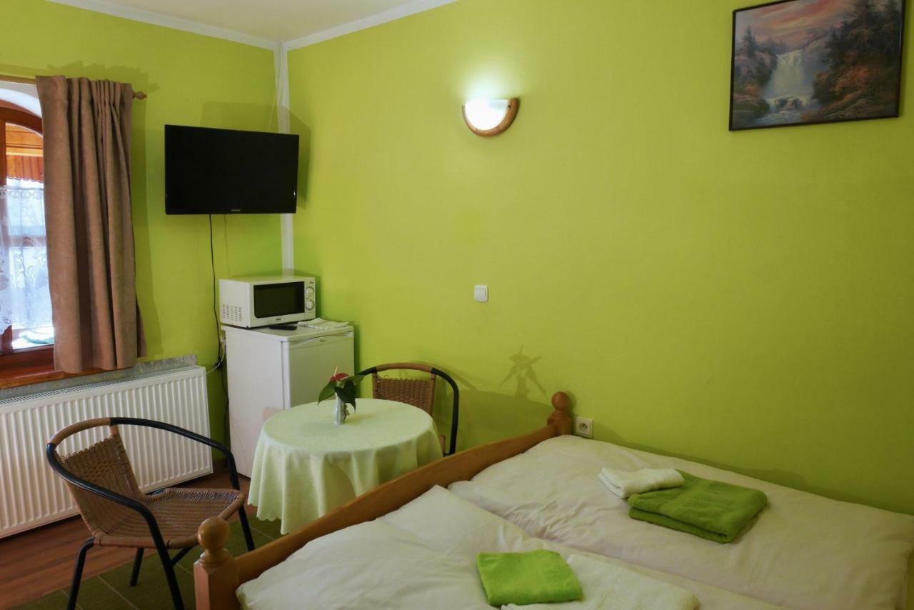 Apartman Pri Zamocku Bešeňová Eksteriør billede