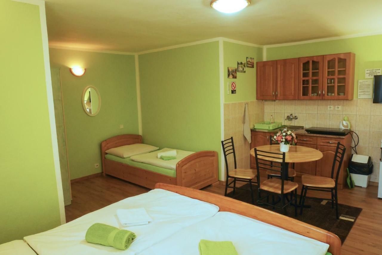 Apartman Pri Zamocku Bešeňová Eksteriør billede